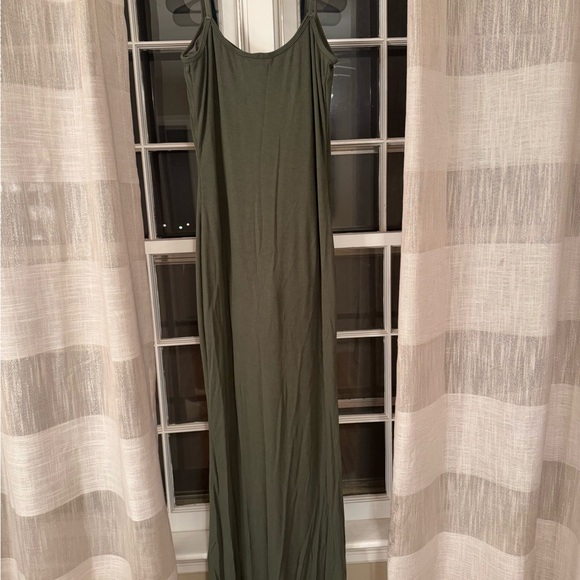 Elegant Olive Green Maxi Dress w/ shapewear - Picture 5 of 6